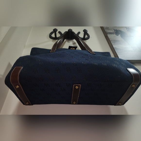 Dooney And Bourke Large Signature DB Navy Blue Brown Tote Purse ID Tag - Picture 8 of 10